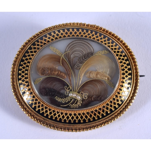 861 - A FINE EARLY 19TH CENTURY GOLD AND ENAMEL MOURNING BROOCH. 21 grams. 3.5 cm x 4.5 cm.