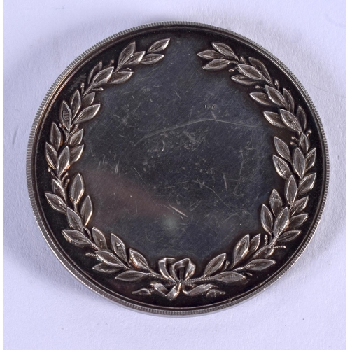 862 - AN ANTIQUE SILVER GAME BIRD MEDALLION. 27 grams. 3.5 cm diameter.