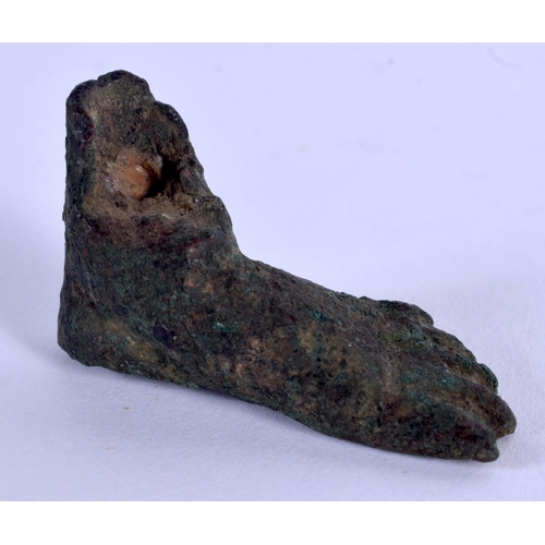 863 - AN EARLY ANTIQUITY ROMAN BRONZE FOOT FRAGMENT. 4 cm x 2 cm.