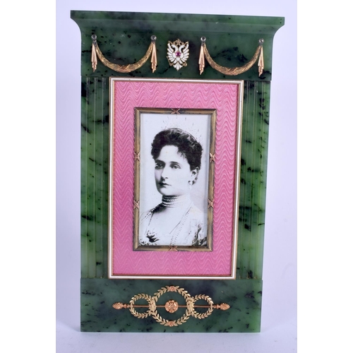 878 - AN UNUSUAL CONTINENTAL GOLD SILVER ENAMEL AND GEM SET PHOTOGRAPH FRAME overlaid with wreaths and fol... 