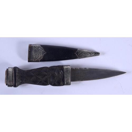 884 - AN ANTIQUE SCOTTISH SILVER CITRINE DIRK DAGGER. 18 cm long.