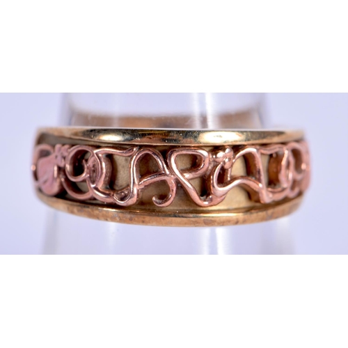 907 - A 9CT GOLD CARIAD CLOGAU RING. P. 5 grams.