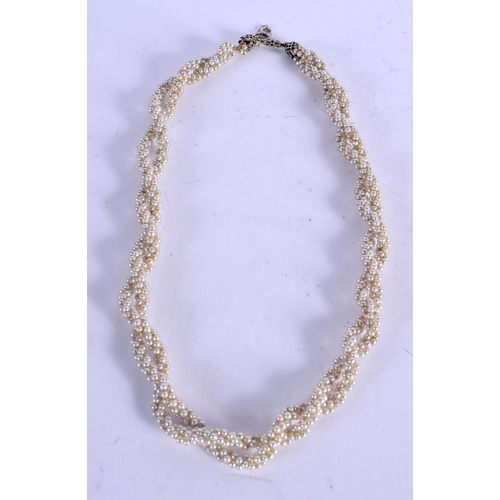 913 - A VINTAGE 18CT GOLD AND SEED PEARL NECKLACE. 40 cm long.