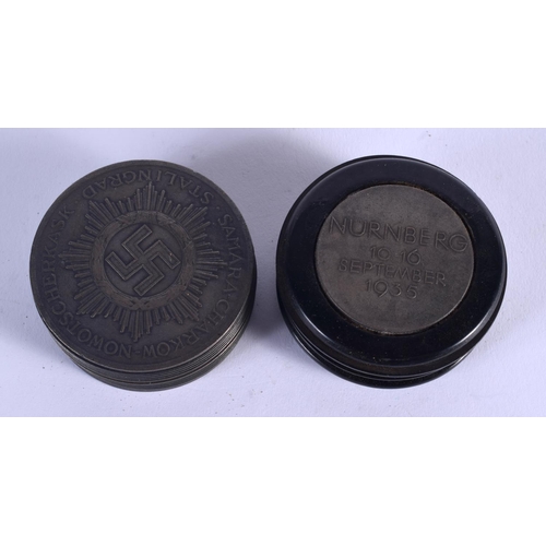 933 - A PAIR OF CONTEMPORARY CONTINENTAL MILITARY BOXES. 4 cm diameter.