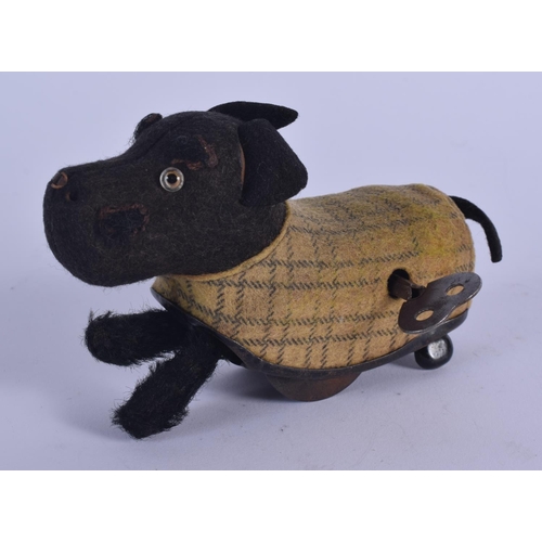 940 - A WIND UP SCHUCO TIN PLATE DOG. 12 cm wide.