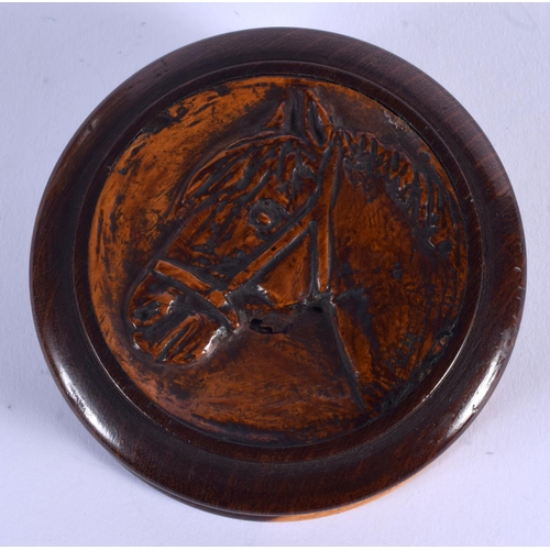 946 - AN ANTIQUE TREEN HORSE HEAD EQUESTRIAN SNUFF BOX. 7.5 cm diameter.