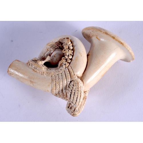 956 - AN ANTIQUE CARVED MEERSCHAUM PIPE. 7 cm x 4.5 cm.