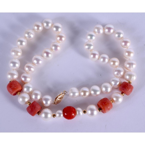 959 - A 14CT PEARL AND CORAL NECKLACE. 40 cm long.