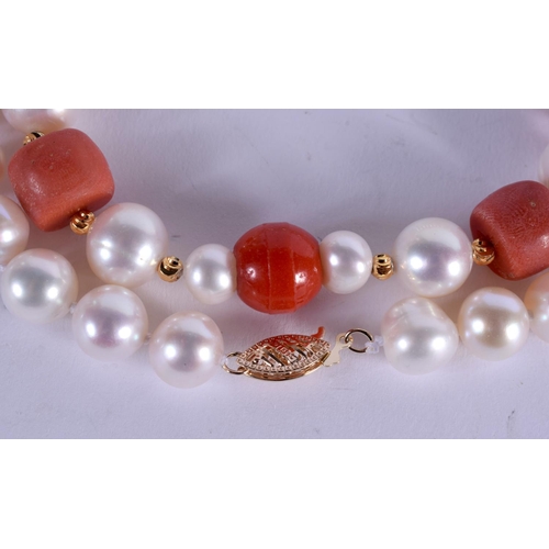 959 - A 14CT PEARL AND CORAL NECKLACE. 40 cm long.