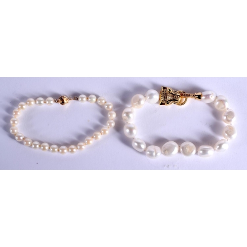 980 - TWO PEARL BRACELETS. (2)