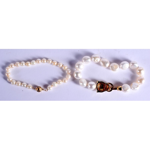 980 - TWO PEARL BRACELETS. (2)