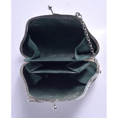 983 - AN ANTIQUE SILVER PURSE. Chester 1915. 49 grams. 9 cm x 6.5 cm.