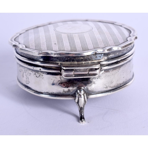 984 - A 1920S SILVER DRESSING TABLE BOX. London 1927. 80 grams. 3.5 cm x 6.5 cm.