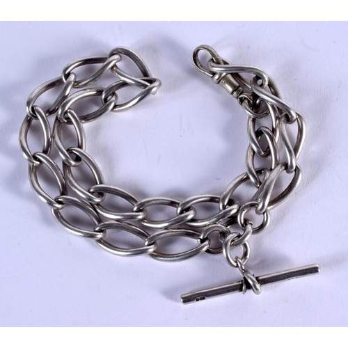 993 - A STERLING SILVER CHAIN. 52 grams. 38 cm long.