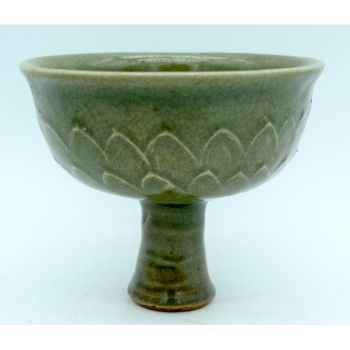 11 - AN 18TH CENTURY CHINESE EXPORT FAMILLE ROSE HELMET FORM JUG Qianlong, together with a Chinese vase &... 