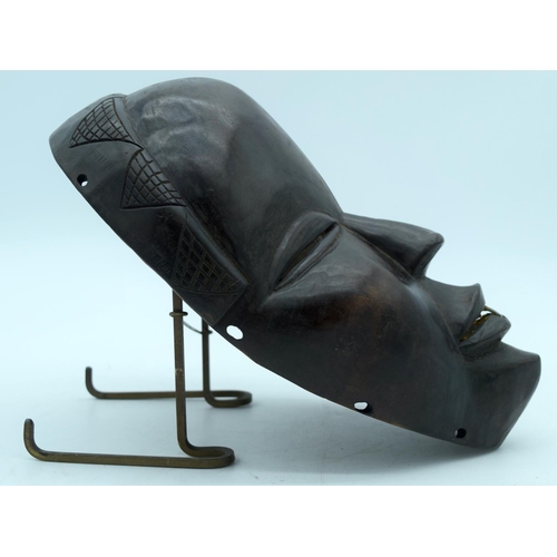 29 - AFRICAN TRIBAL DAN MASK, IVORY COAST / LIBERIA.  27cm x 18cm