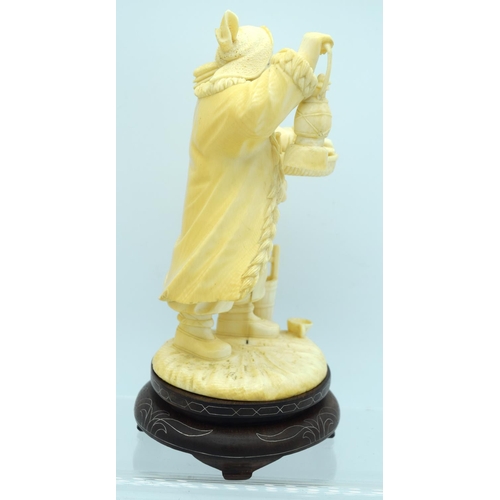 31 - AN EARLY 20TH CENTURY CHINESE CARVED CULTURAL REVOLUTION IVORY modelled roaming holding grain holdin... 