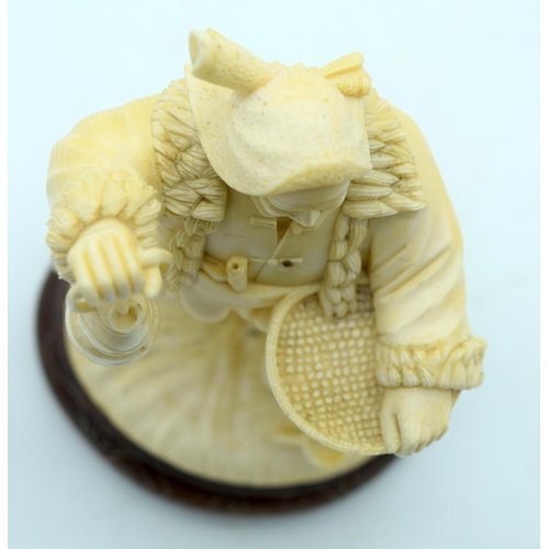 31 - AN EARLY 20TH CENTURY CHINESE CARVED CULTURAL REVOLUTION IVORY modelled roaming holding grain holdin... 