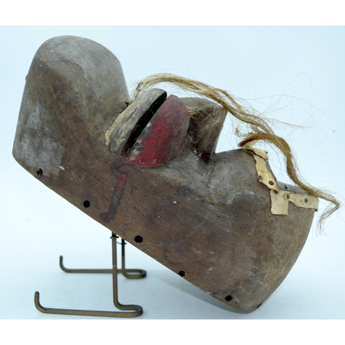 39 - AFRICAN TRIBAL GUERE MASK, IVORY COAST / LIBERIA.  31cm x 18cm