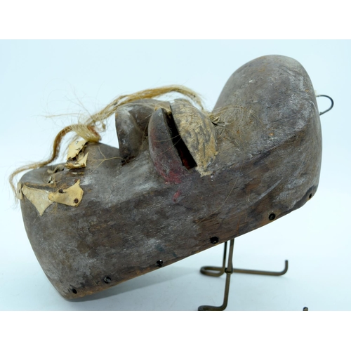 39 - AFRICAN TRIBAL GUERE MASK, IVORY COAST / LIBERIA.  31cm x 18cm