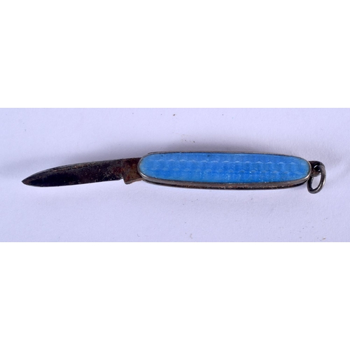 1015 - AN ART DECO EUROPEAN SILVER AND ENAMEL BOX together with a similar knife. 78 grams. Largest 5.5 cm d... 