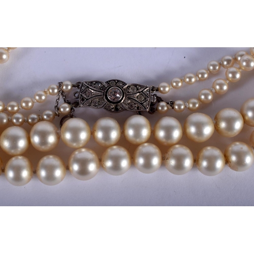 1028 - A 1920S SILVER AND PEARL NECKLACE. 76 grams. 61 cm long.