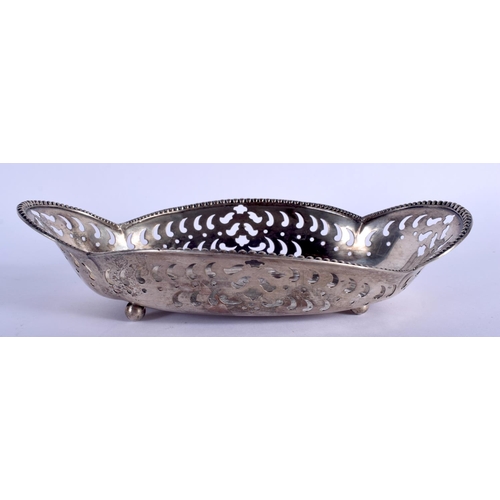 1062 - A VINTAGE TIFFANY & CO SILVER SWEET MEAT DISH. 111 grams. 19 cm x 11 cm.