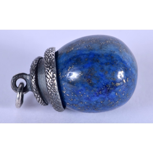 1066 - A VINTAGE SILVER AND LAPIS LAZULI EGG PENDANT. 2.5 cm x 2 cm.