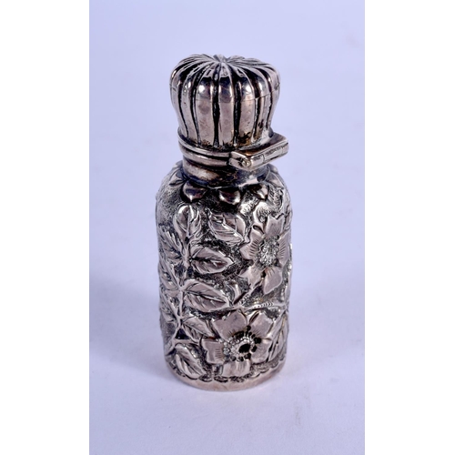 1117 - A VICTORIAN SILVER SCENT BOTTLE. Birmingham 1888. 19 grams. 5 cm x 2 cm.