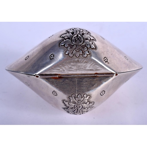 1159 - A CHARMING CONTINENTAL SILVER CLAM SHELL. 159 grams. 11 cm x 9 cm.