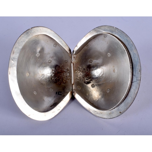 1159 - A CHARMING CONTINENTAL SILVER CLAM SHELL. 159 grams. 11 cm x 9 cm.