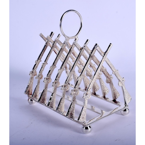 1163 - A NOVELTY SILVER PLATED RIFLE TOAST RACK. 11 cm x 11 cm.