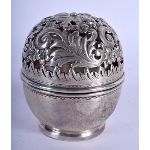 1188 - A STERLING SILVER BOX AND COVER. 92 grams. 9 cm x 8 cm.