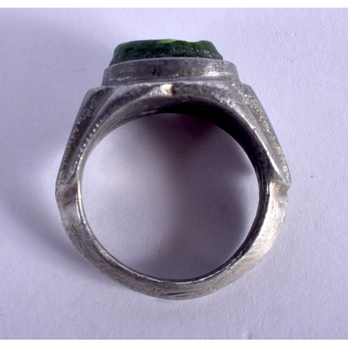 1207 - A SILVER SEAL RING. V. 15 grams.