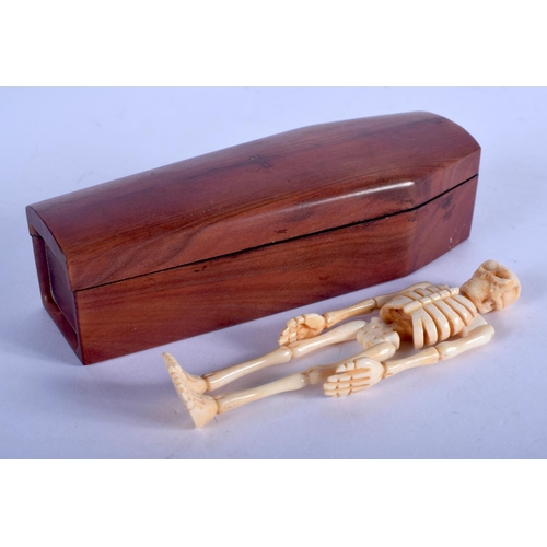 1211 - A CONTINENTAL CARVED BONE COFFIN. 8 cm long.