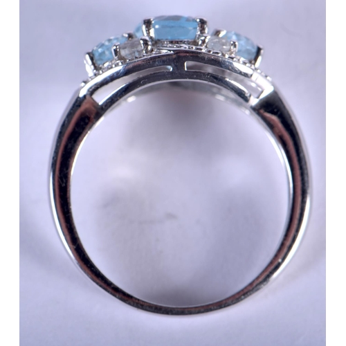 1221 - A SILVER RING. P. 3.7 grams.