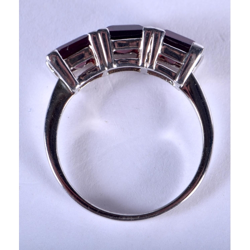 1222 - A SILVER RING. P. 3.5 grams.