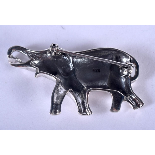 1223 - A SILVER ELEPHANT BROOCH. 10 grams. 5 cm x 2.5 cm.