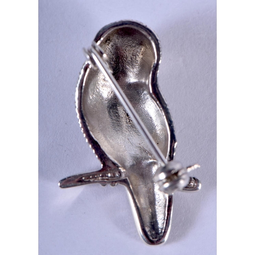 1226 - A SILVER OWL. 6.3 grams. 3 cm x 1.5 cm.