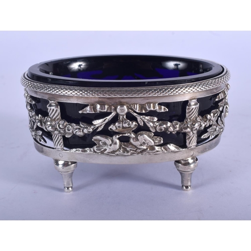 1235 - AN ANTIQUE CONTINENTAL SILVER SALT. Silver 82 grams. 8 cm x 4.5 cm.