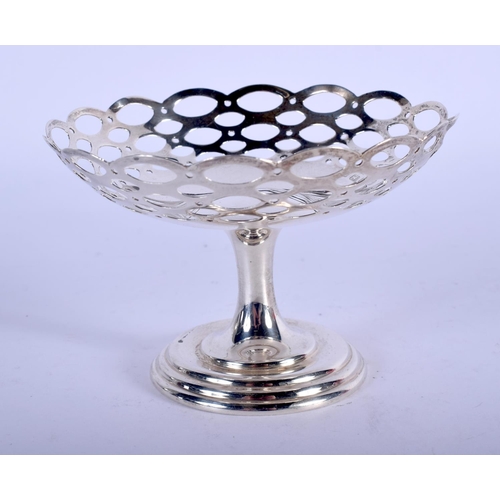 1237 - AN ART DECO SILVER SWEETMEAT DISH. Birmingham 1938. 53 grams. 10 cm x 7 cm.