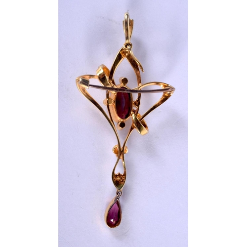 1240 - AN ART NOUVEAU 15CT GOLD PEARL GARNET BROOCH. 5 grams. 4 cm x 3 cm.