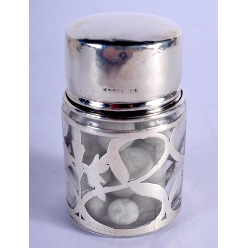 1265 - A SILVER AND CLEAR GLASS BOX. 73 grams. 6 cm x 4 cm.