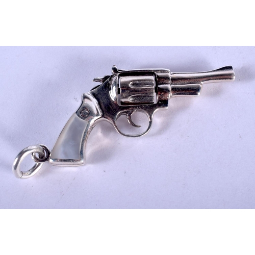 1287 - A SILVER GUN. 17 grams. 6 cm x 2.5 cm.