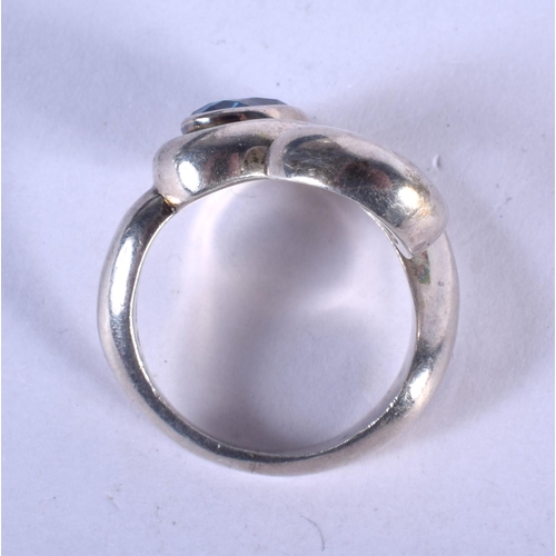 1292 - A SILVER RING. T. 12.5 grams.