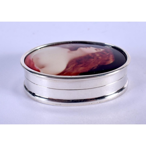 1296 - A SILVER EROTIC PILL BOX. 19 grams. 3.5 cm x 3 cm.