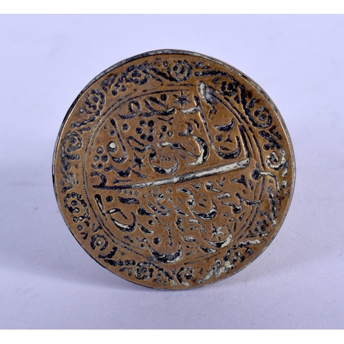 1299 - AN ANTIQUE MIDDLE EASTERN BRASS SEAL. 5 cm x 3.5 cm.