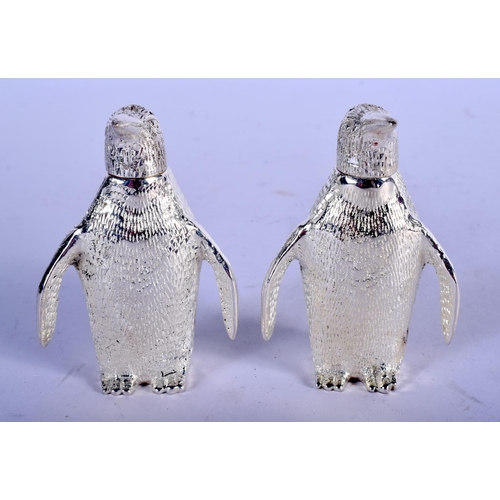 1304 - A PAIR OF SILVER PLATED PENGUIN CONDIMENTS. 8 cm x 5 cm.