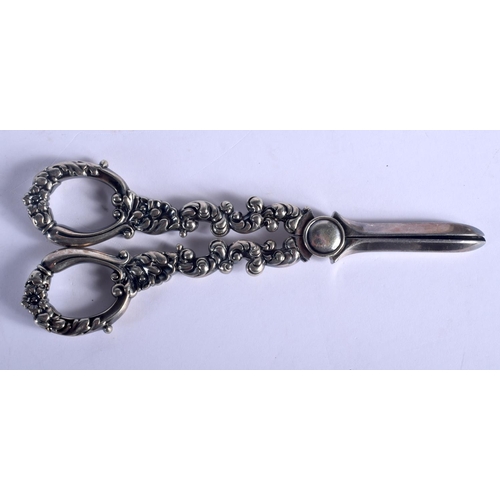 1332 - A PAIR OF VINTAGE SILVER PLATED TIFFANY & CO GRAPE SCISSORS. 15 cm long.