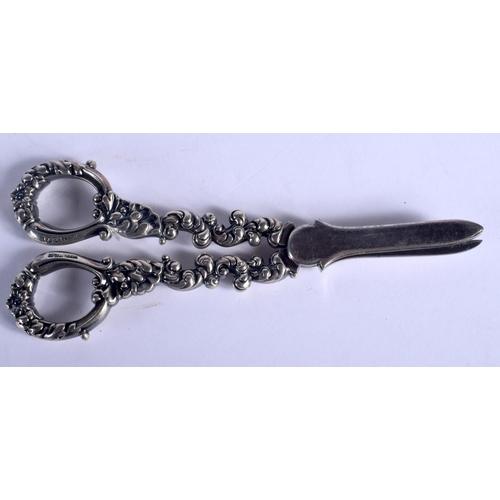 1332 - A PAIR OF VINTAGE SILVER PLATED TIFFANY & CO GRAPE SCISSORS. 15 cm long.